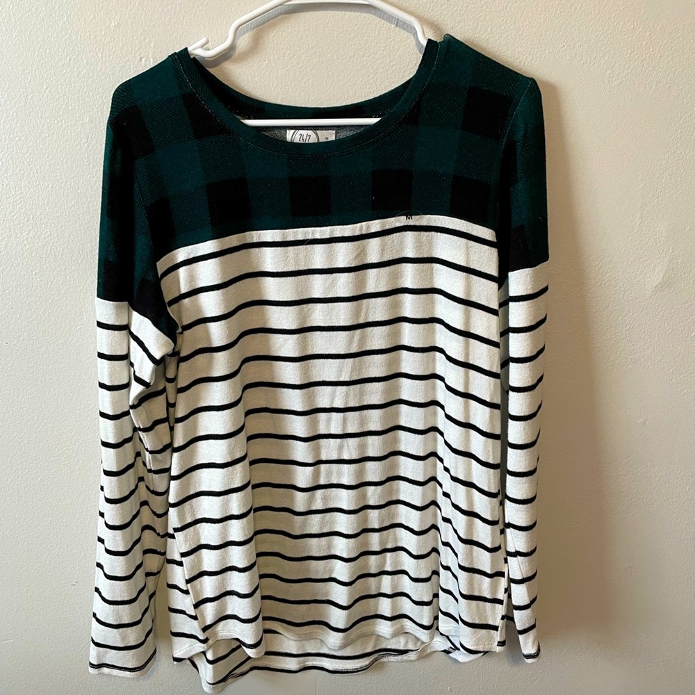 Green/black plaid and white sweater
